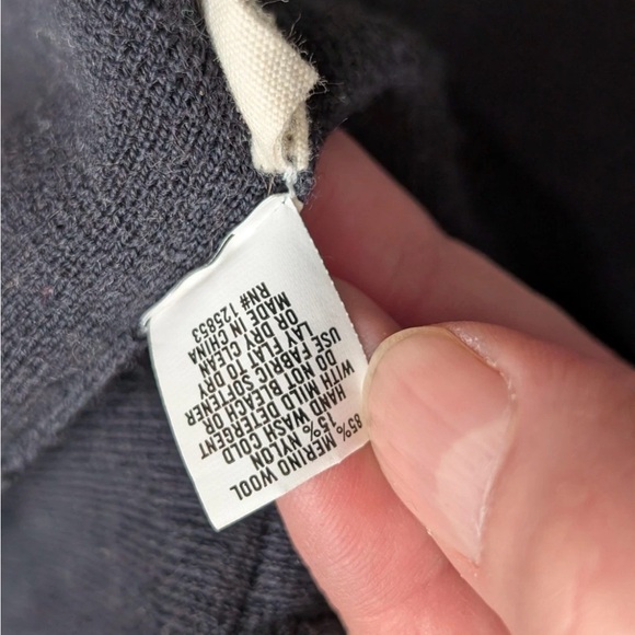 Taylor Stitch Merino Wool Zip Hoodie – Navy
Men’s Size SMALL - Picture 7 of 13